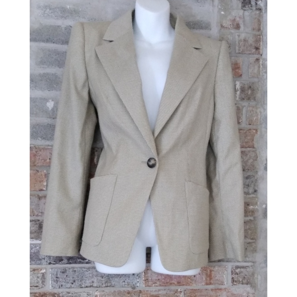 Escada suit